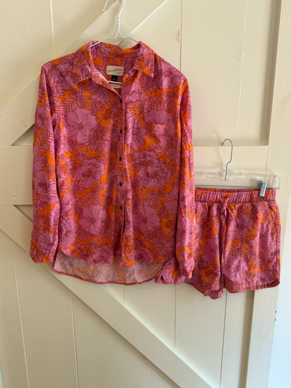 Universal Thread XS Floral 2 Piece Set Button Up Shirt & Shorts Pink Orange